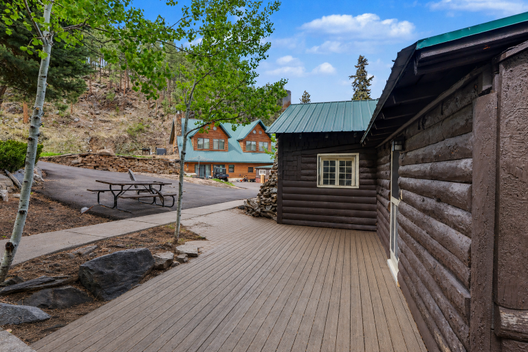 Cabin 5 back deck